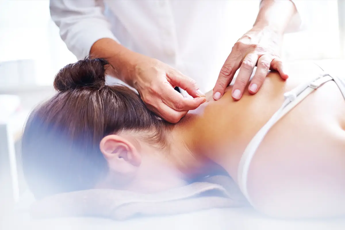 acupuncture in womans neck